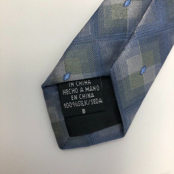 Van Heusen 100% silk tie, 60” long and 4” wide, blue and silver geometric - Picture 5 of 5